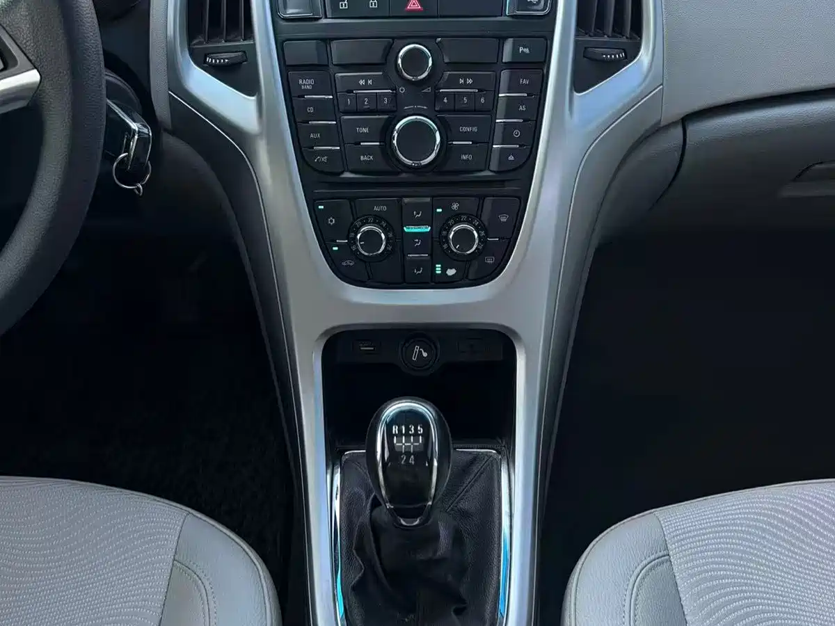 Photo 13 - Buick Excelle