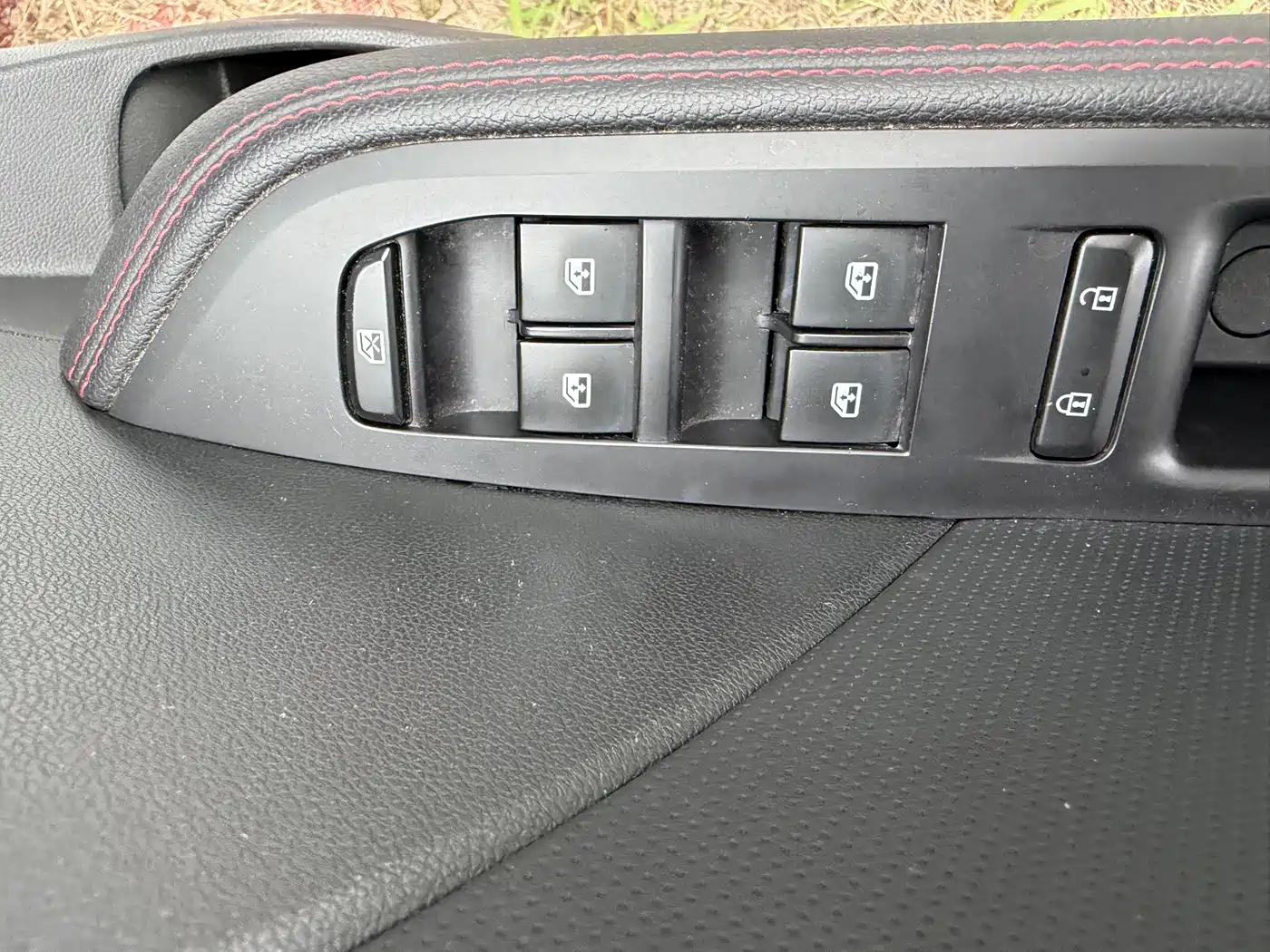 Chevrolet Monza 2022 Mild Hybrid RS 330T Automatic Exciting Edition фото 12