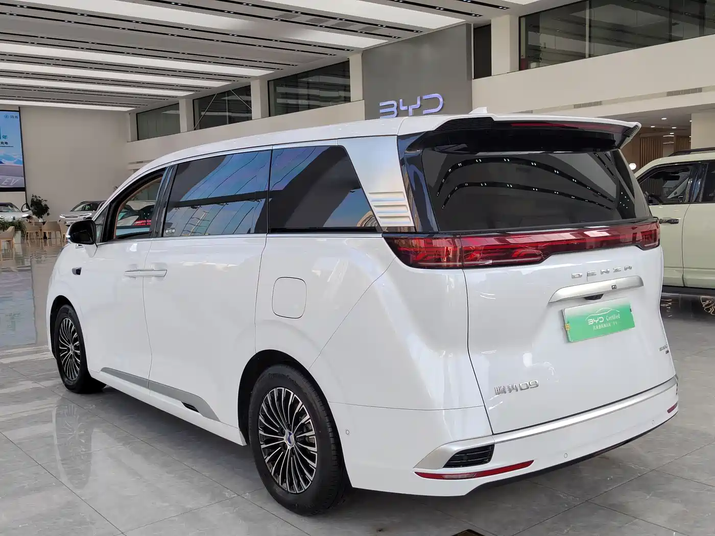 Denza D9 2025 DM-i Smart Drive Edition 1020 AWD Prestige фото 14