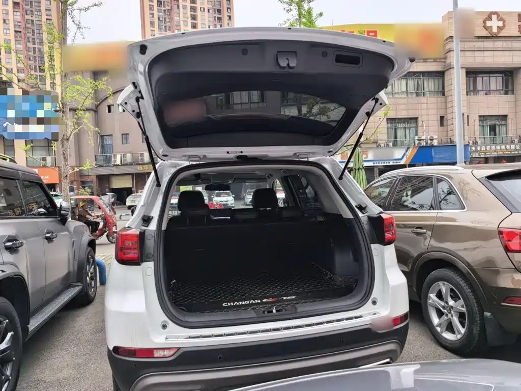 Photo 19 - Changan CS75