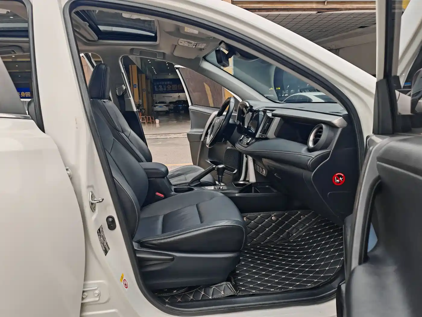 Toyota RAV4 Rongfang 2016 2.5L Automatic 4WD Premium фото 10