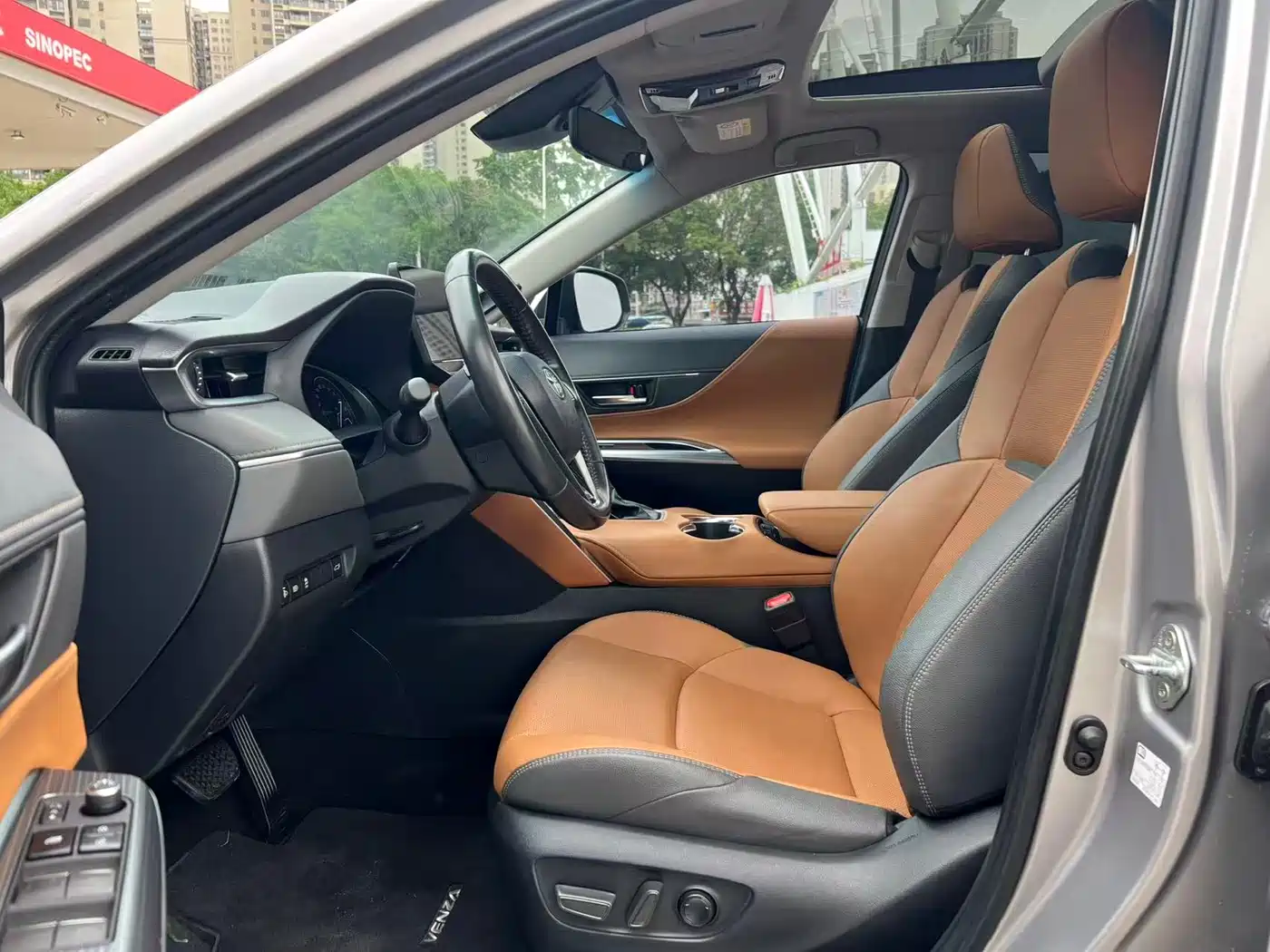 Toyota Venza 2023 2.0L CVT FWD Premium фото 3
