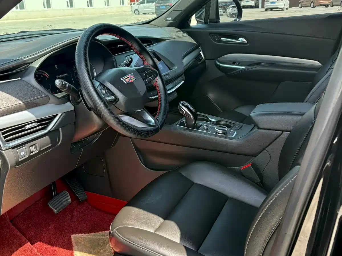 Cadillac XT4 2020 28T FWD Leading Trim фото 4