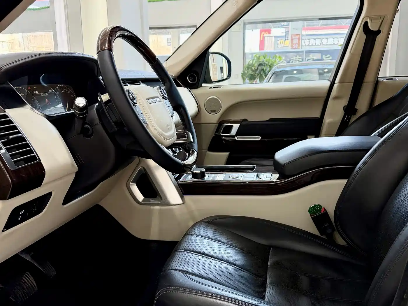 Land Rover Range Rover 2015 3.0 SC V6 Vogue фото 4