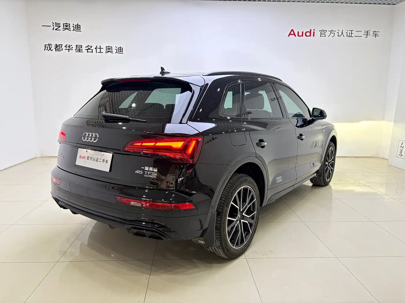 Audi Q5L 2025 45th Anniversary Edition 45 TFSI Luxury Sport фото 4
