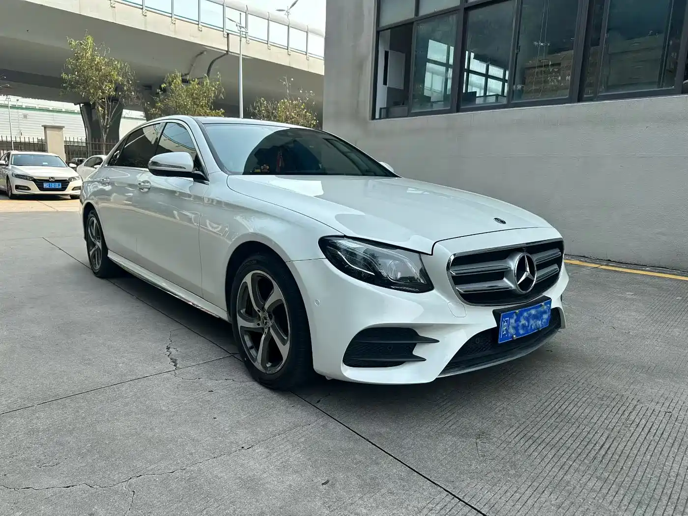 Mercedes-Benz E-Class 2016 E 300 L Sport Fashion Type фото 3