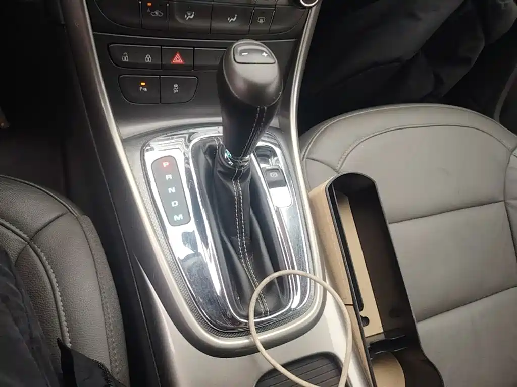 Chevrolet Malibu 2014 2.0L Automatic Luxury фото 14