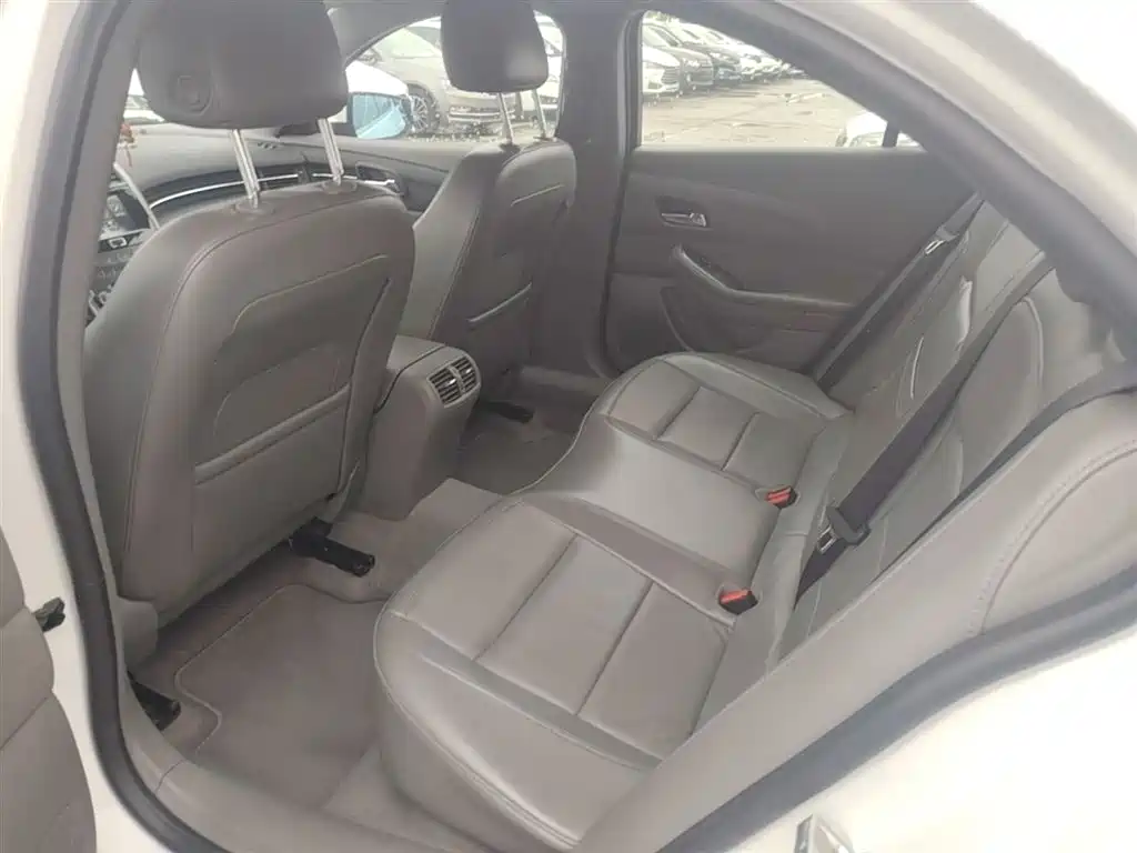 Chevrolet Malibu 2014 2.0L Automatic Luxury фото 17