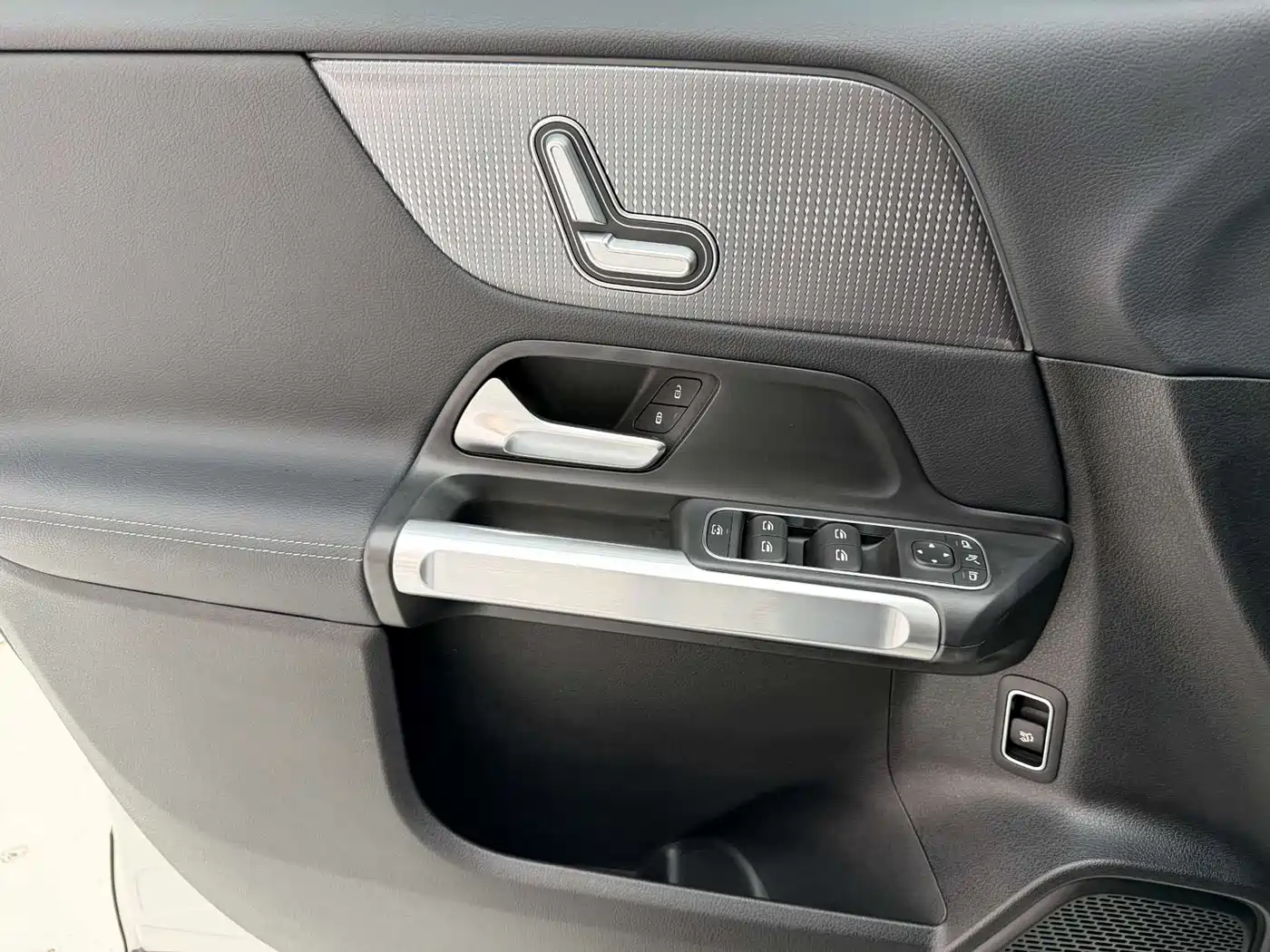 Mercedes-Benz GLB 2020 Facelift GLB 200 Dynamic фото 19