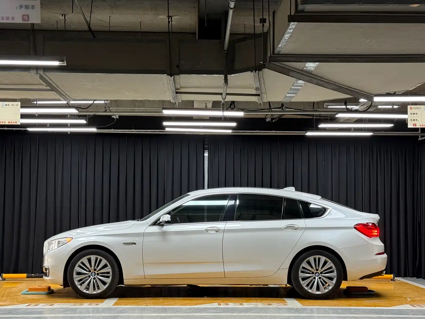 BMW 5 Series GT 2015 528i Luxury фото 3