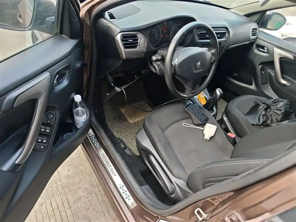 Peugeot 301 2014 1.6L Manual Luxury Edition фото 16