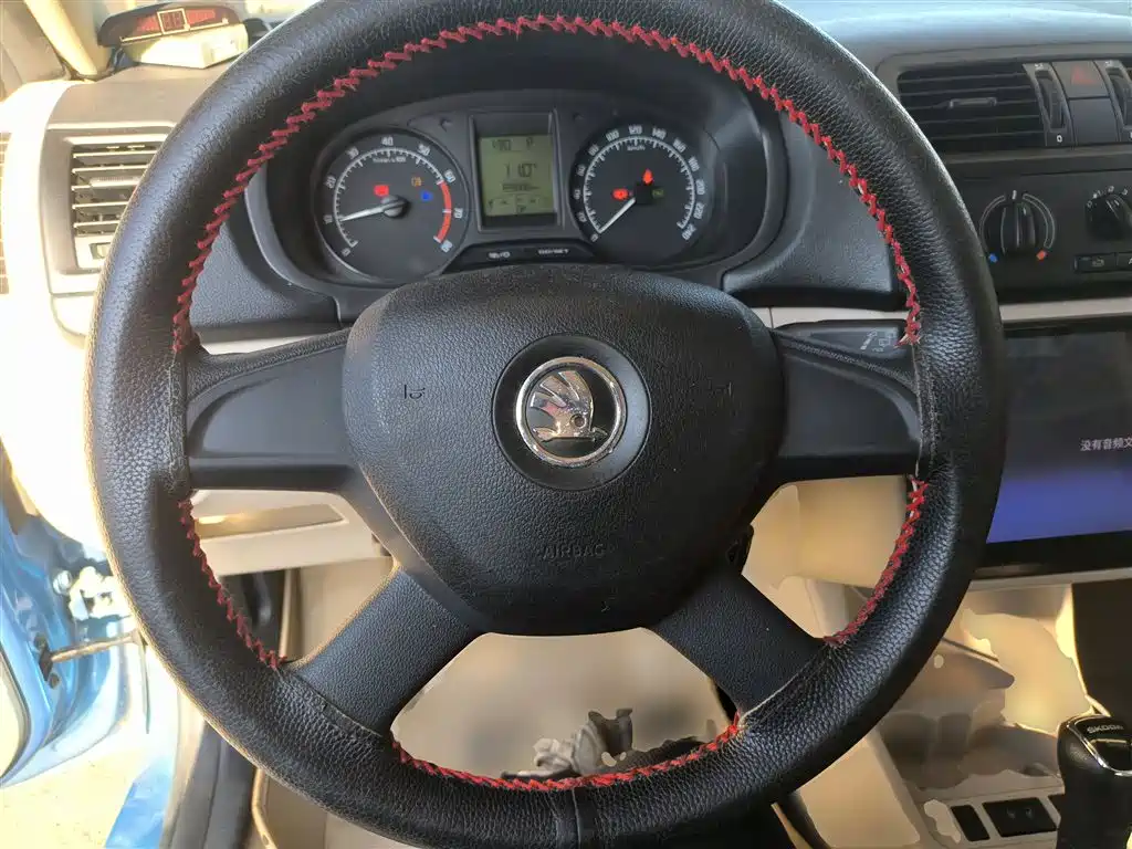 Škoda Fabia 2014 1.4L Automatic Crystal Edition фото 3