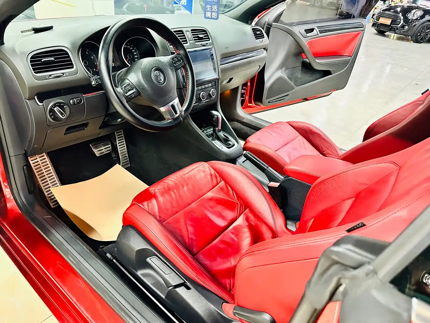Volkswagen Golf (Import) 2012 1.4TSI Luxury Convertible Edition фото 23