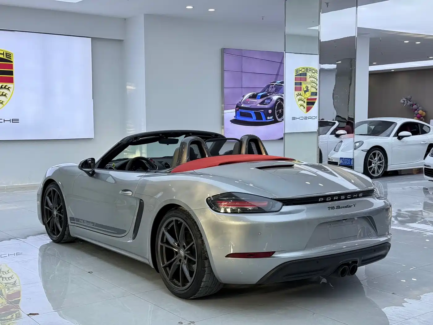 Porsche 718 2019 Boxster T 2.0T фото 4