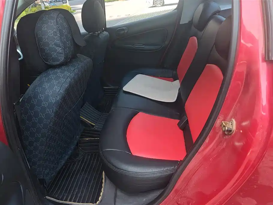Peugeot 207 2011 Hatchback 1.4L Manual Joy Edition фото 11
