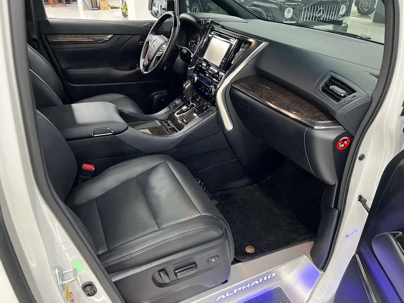 Toyota Alphard 2018 Facelift 3.5L Premium Edition фото 24