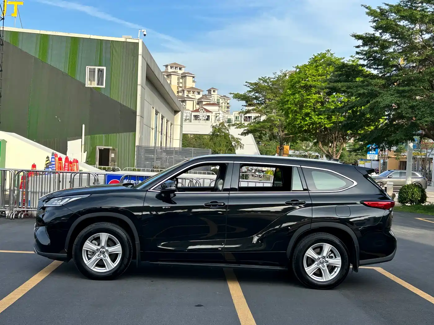 Toyota Highlander 2024 2.5L Smart Hybrid 4WD Elite 7-seater фото 2