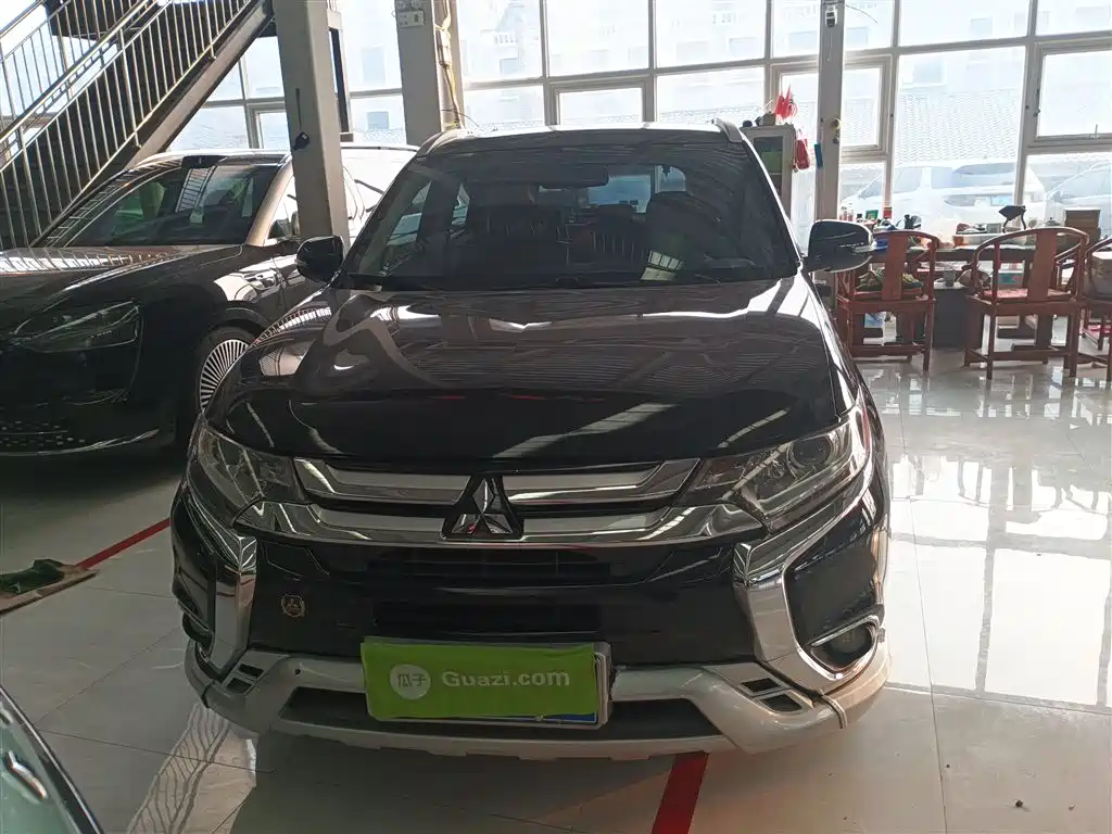 MITSUBISHI OUTLANDER