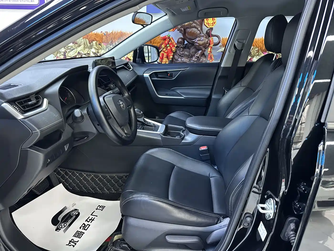 Toyota Wildlander 2023 2.0L CVT FWD LE фото 4