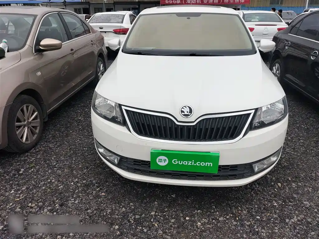 Škoda Rapid 2016 1.6L Manual Pioneer Edition фото 3
