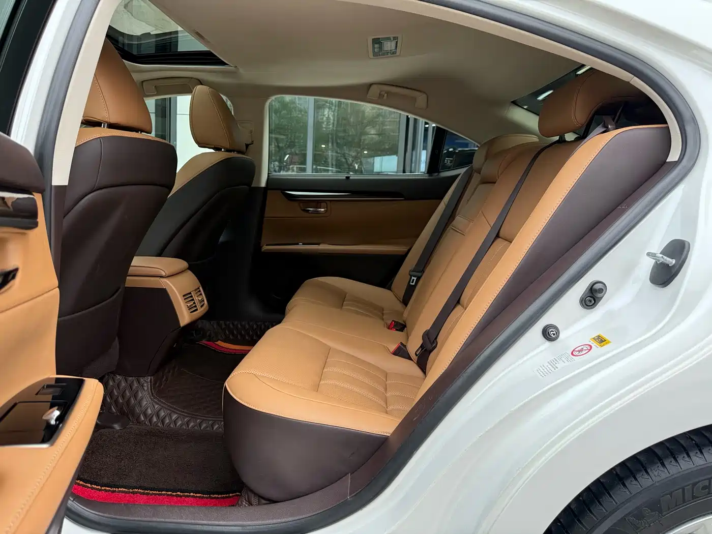 Lexus ES 2015 250 Elegance Edition фото 9