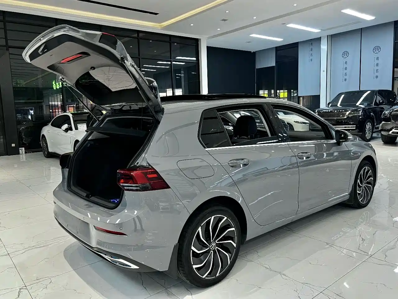 VOLKSWAGEN GOLF