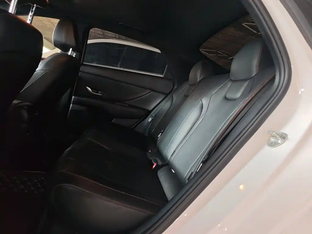 صورة 17 - Hyundai Elantra