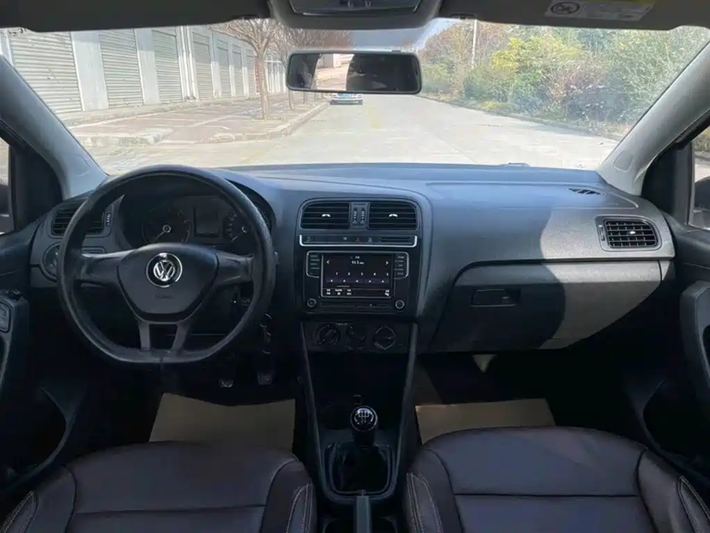 Volkswagen Polo 2018 1.5L Manual Safe Drive фото 15