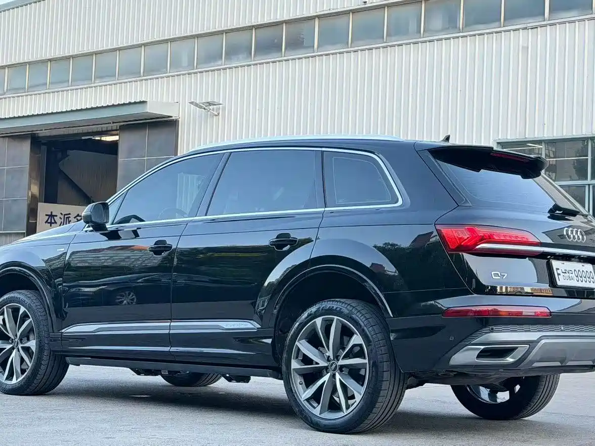 Фото 7 - Audi Q7
