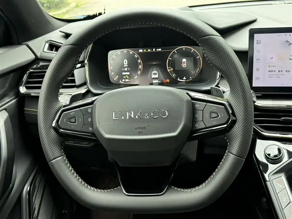 Lynk & Co 06 2023 Remix 1.5T Hero фото 5