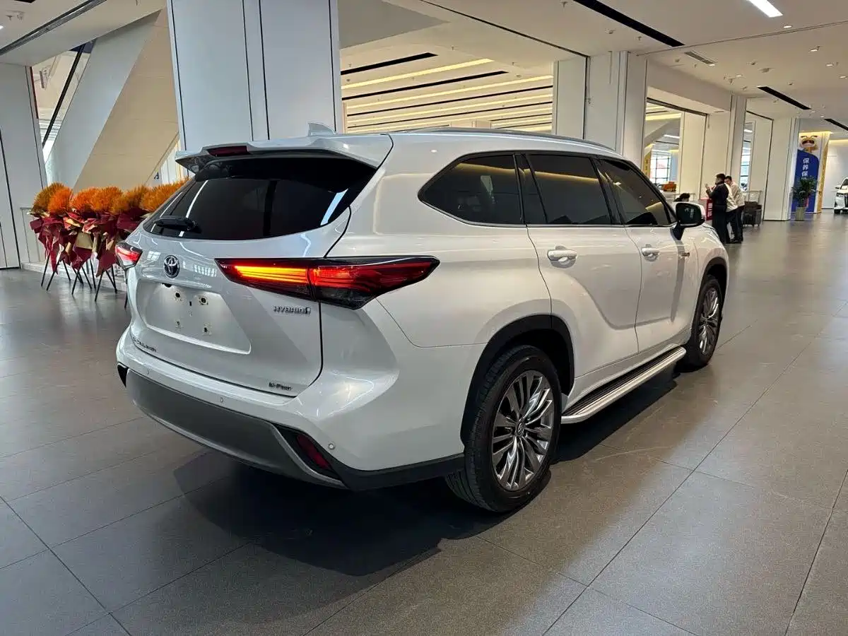 TOYOTA HIGHLANDER