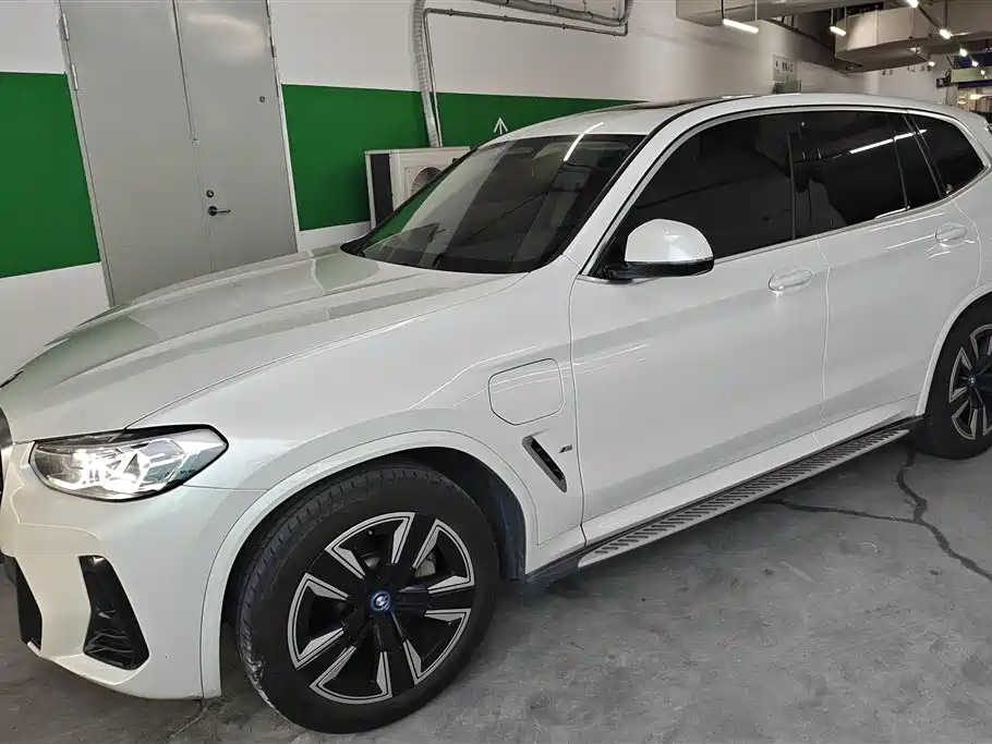 BMW iX3 2024 Leading Edition