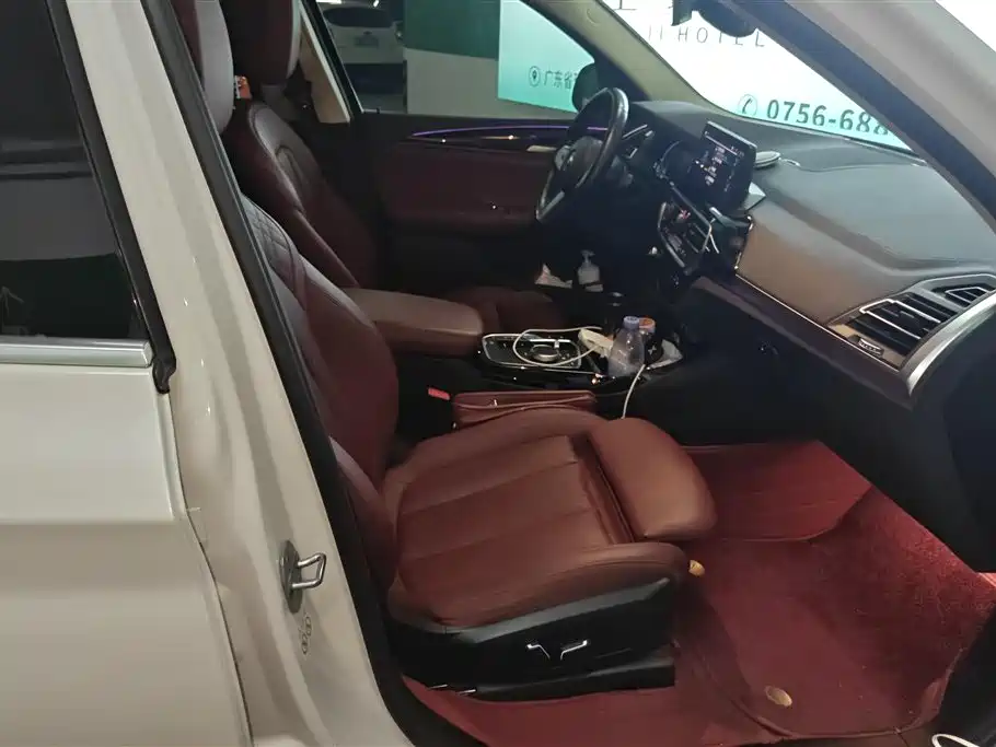 BMW iX3 2024 Leading Edition фото 8
