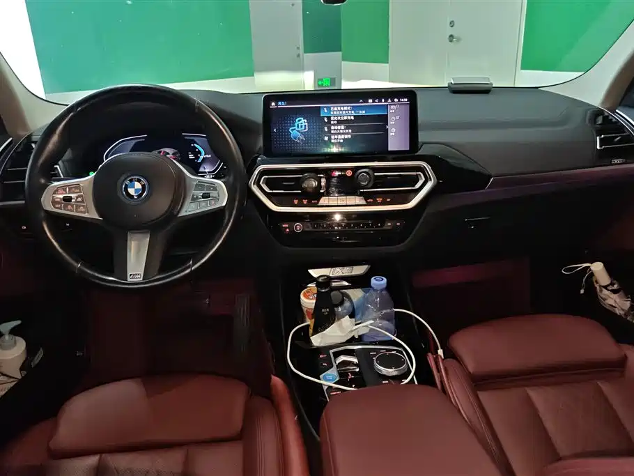 BMW iX3 2024 Leading Edition фото 12