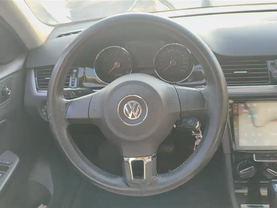 Volkswagen Bora 2014 1.6L Automatic Comfort Edition фото 15