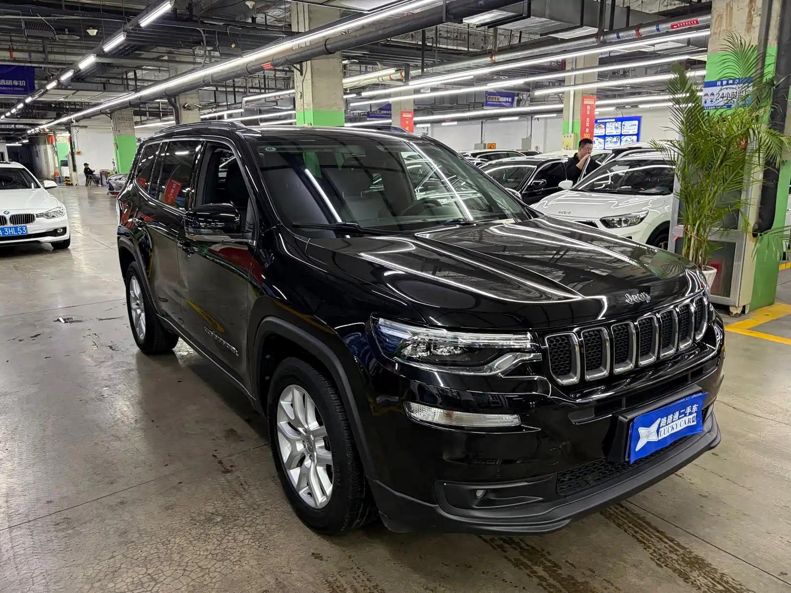 Фото 3 - Jeep Commander