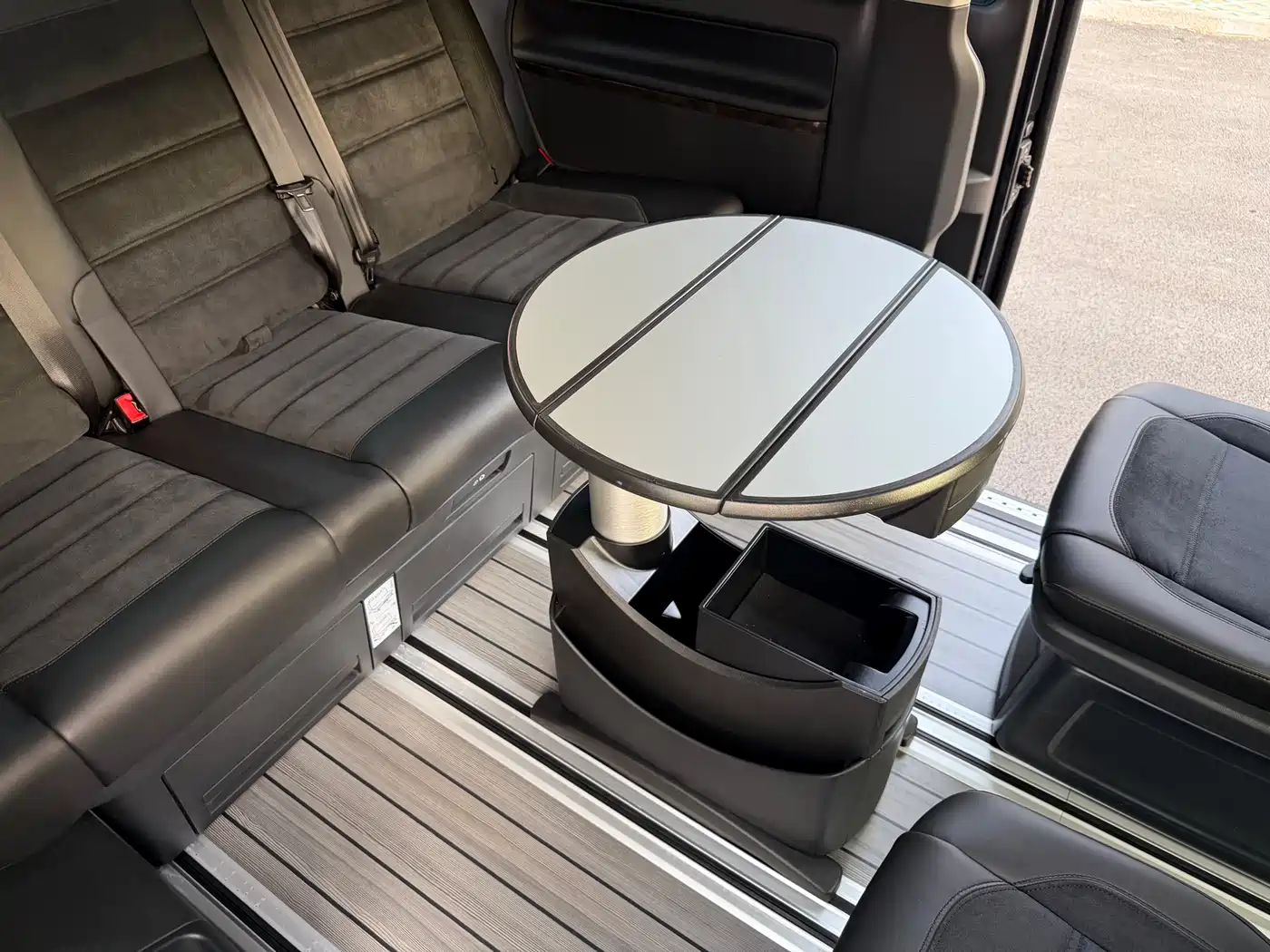 Volkswagen Multivan 2019 2.0TSI 4WD Premium 7-seater фото 19