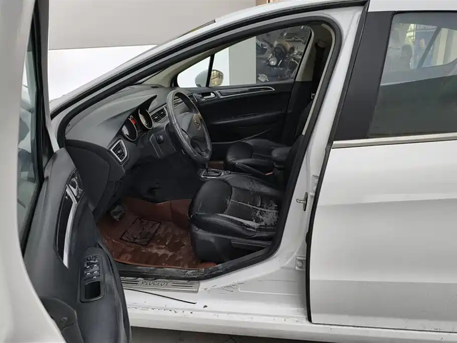 Peugeot 308 2013 Model 1.6L Automatic Trend Style фото 9