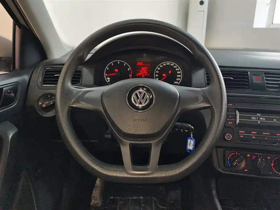 Volkswagen Santana 2016 1.4L Manual Trend Edition фото 15
