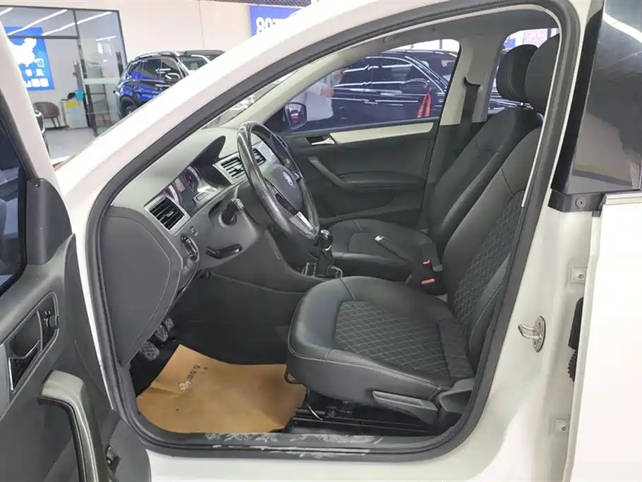 Škoda Rapid 2018 1.6L Manual Comfort Edition фото 9