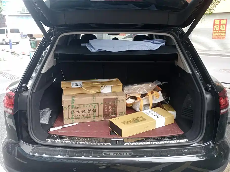 VOLKSWAGEN TOUAREG