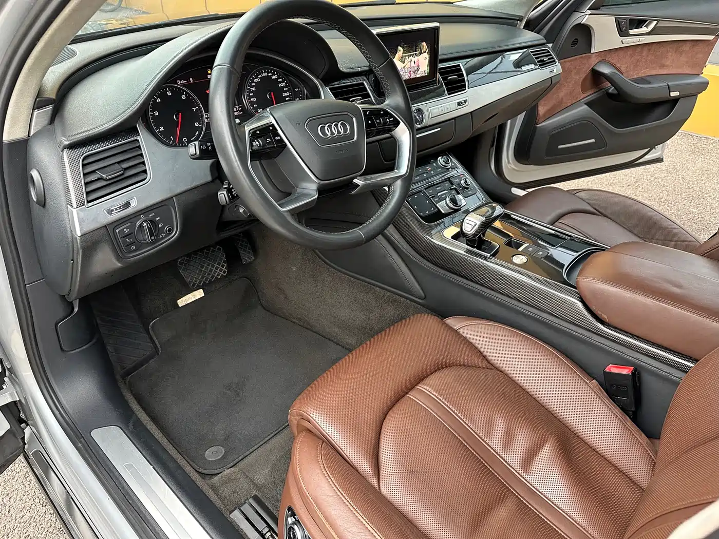 Audi A8 2011 A8L 3.0 TFSI quattro Luxury (213kW) фото 13