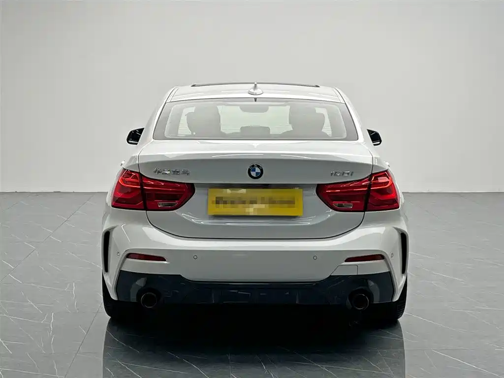 BMW 1 Series 2021 120i M Sport Shadow Edition фото 5