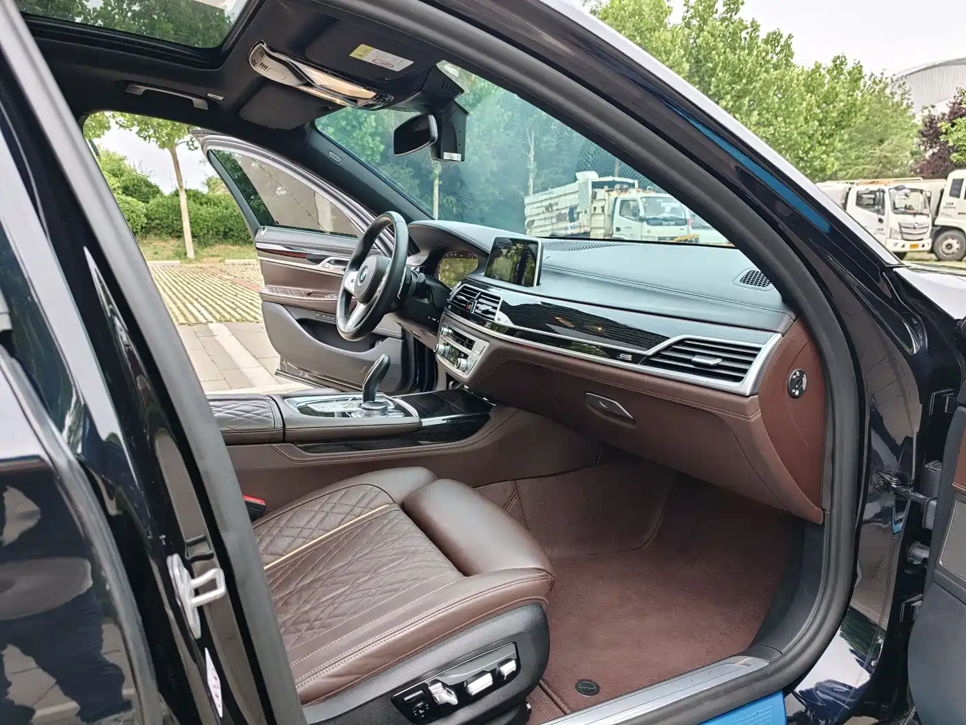 BMW 7 Series 2021 Model 740Li Premium M Sport Package фото 10