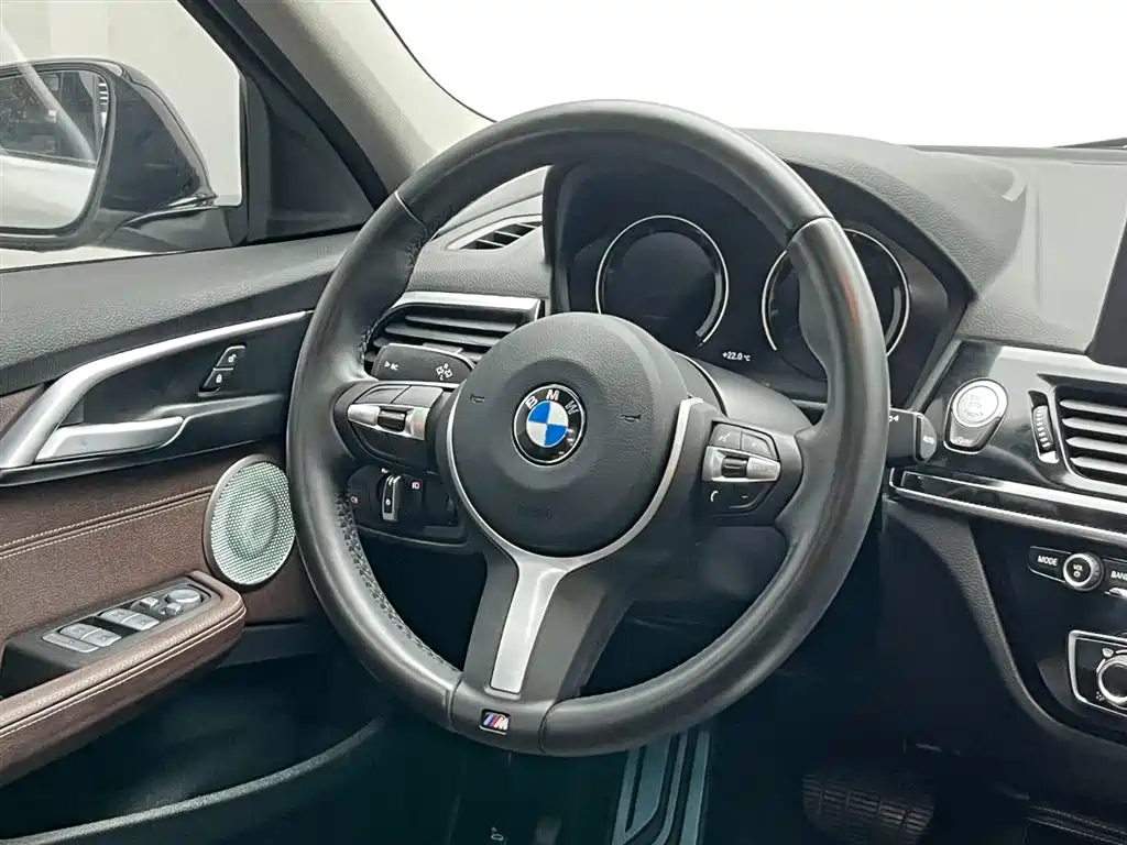BMW 1 Series 2021 120i M Sport Shadow Edition фото 23