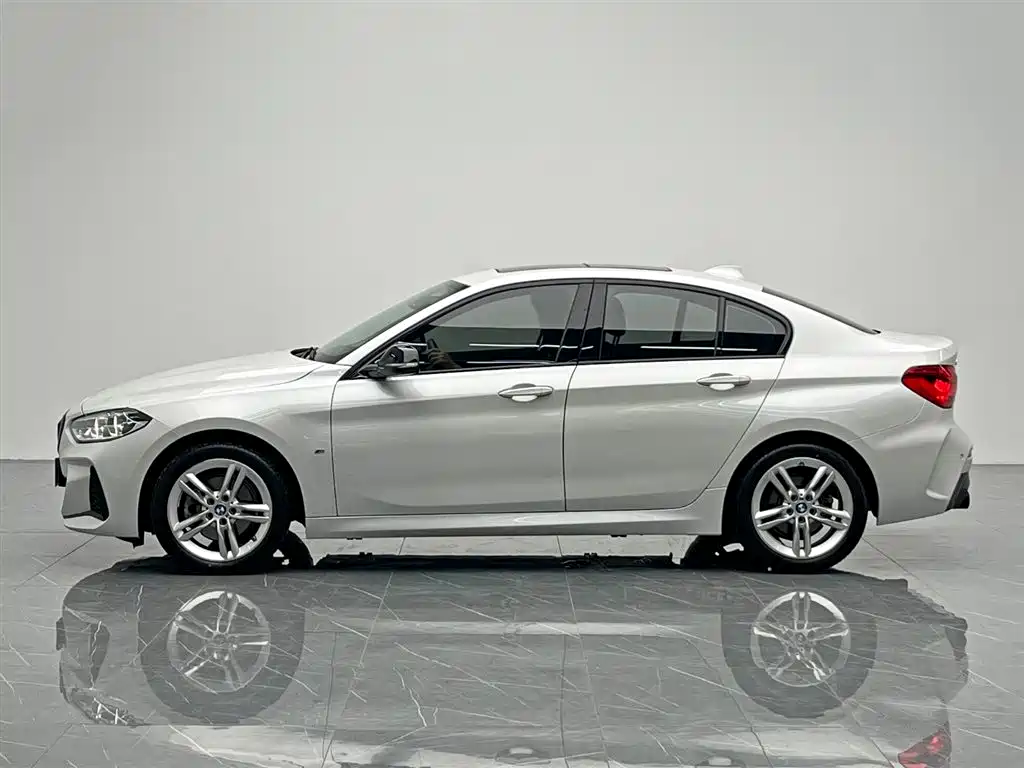 BMW 1 Series 2021 120i M Sport Shadow Edition фото 3
