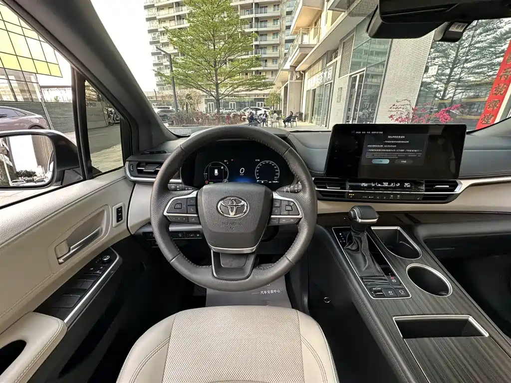 Toyota Granvia 2024 2.5L Hybrid Supreme ULTRA фото 16
