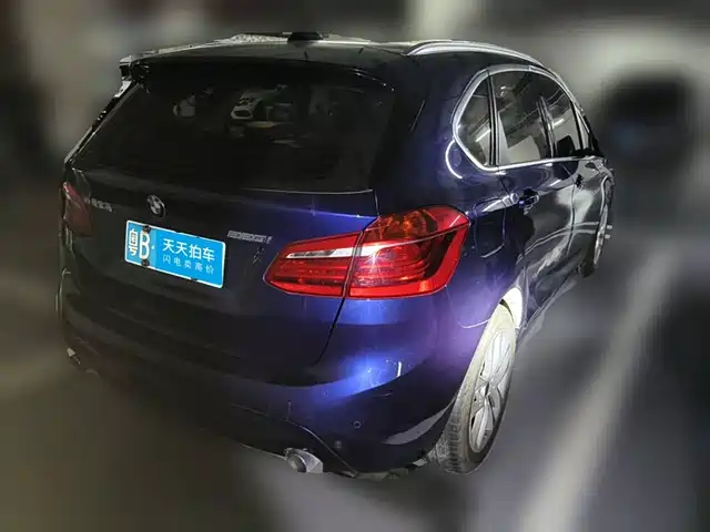 BMW 2 Series Touring 2016 220i Leading Model — фото 2