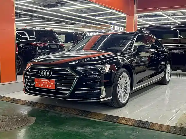 Audi A8 2021 A8L 50 TFSI quattro Comfort — фото 1