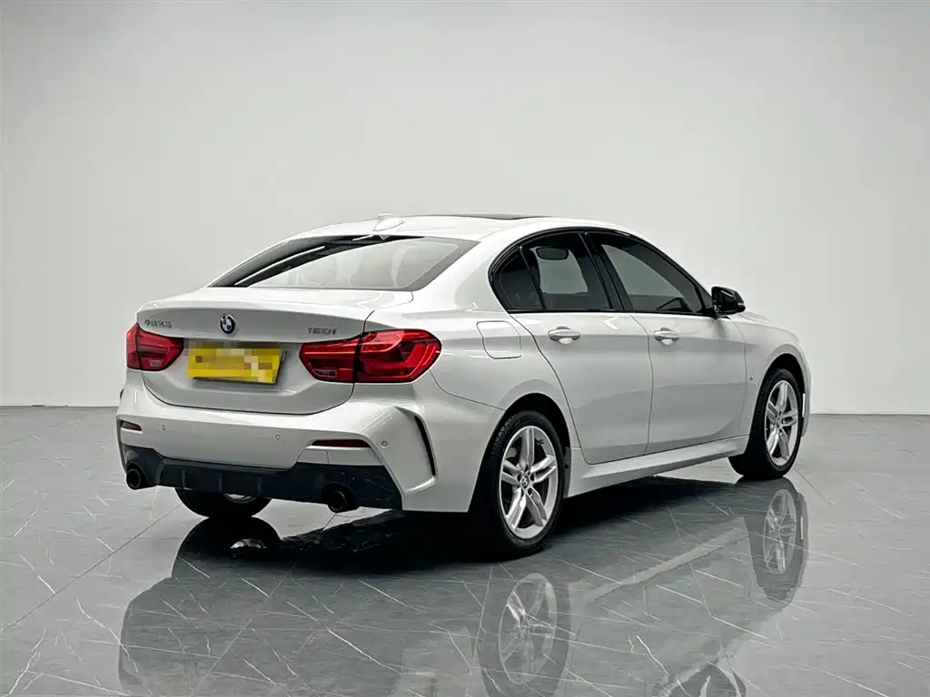 BMW 1 Series 2021 120i M Sport Shadow Edition фото 6